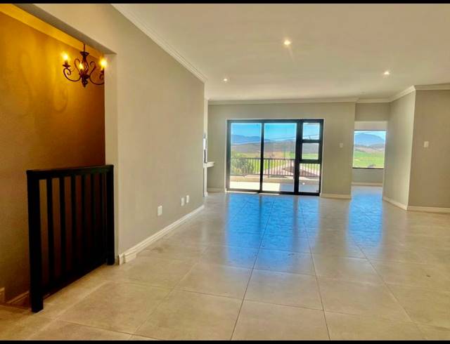 3 BEDROOM TOWNHOUSE FOR SALE IN FRAAIUITSIG